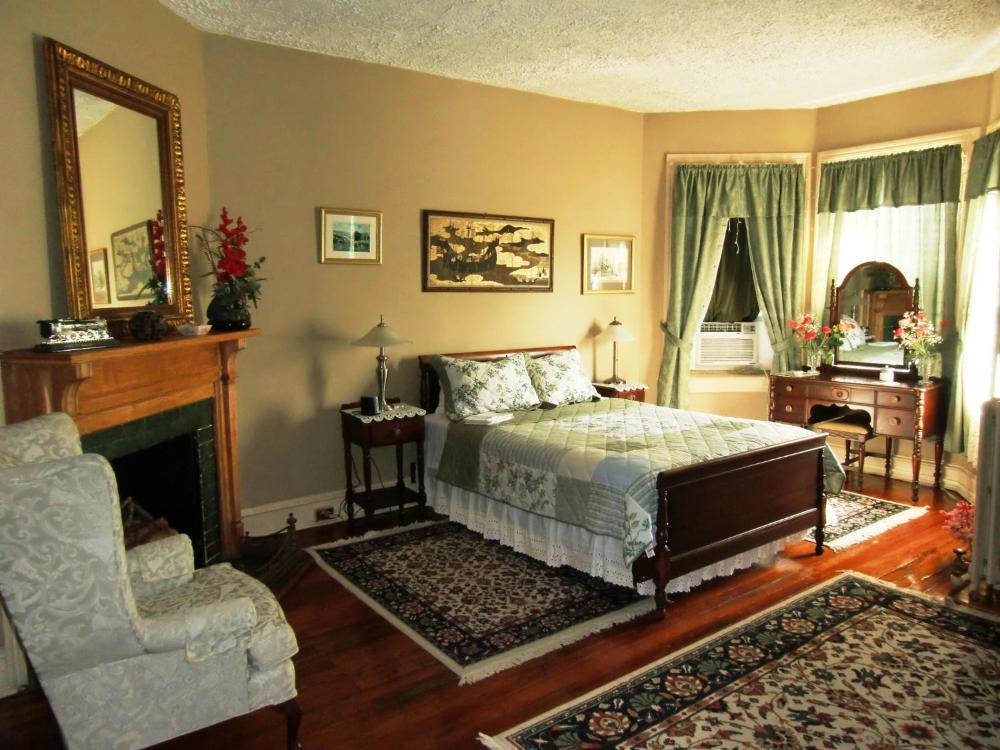 Deluxe Double Room interior