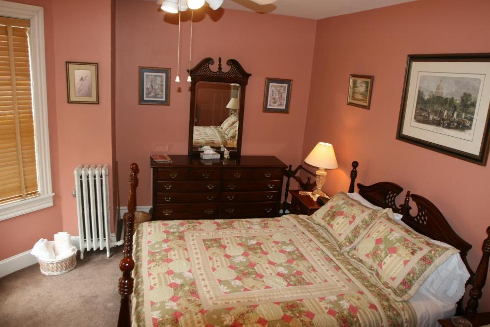 Queen Room interior